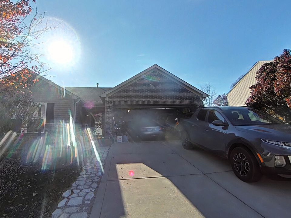 2nd image of 702 Edgewood Ct