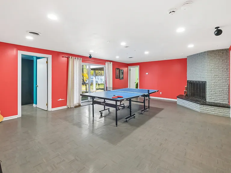 682 Floyd St — Photo 45