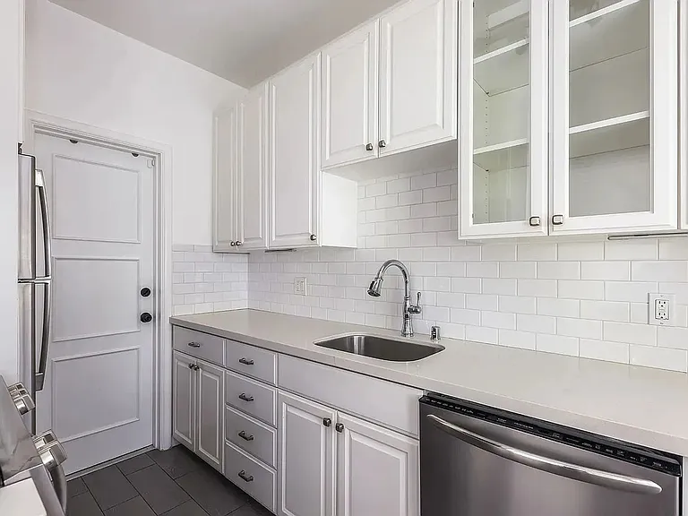 8491 Fountain Ave — Photo 18