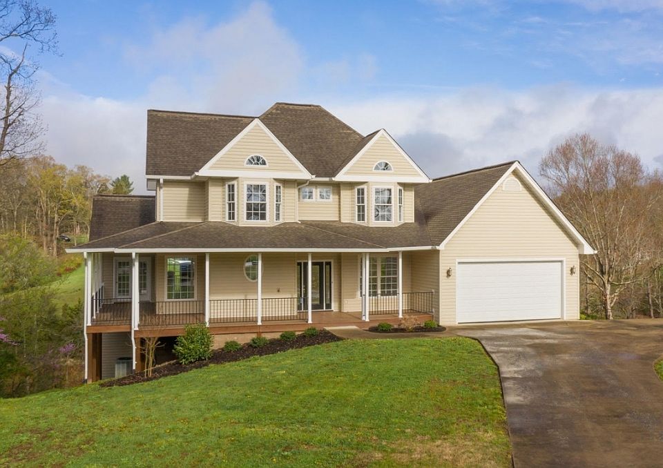 1st image of 210 Charlie Ave