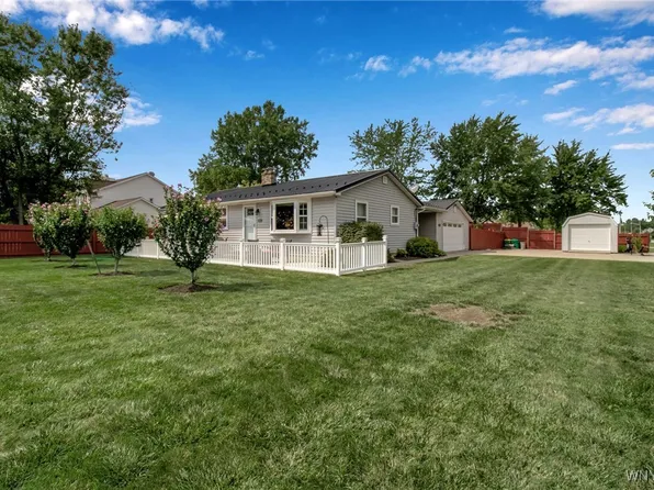 6343 Bartz Rd, Lockport, NY 14094