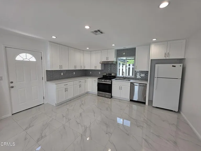 10926 Woodward Ave — Photo 1