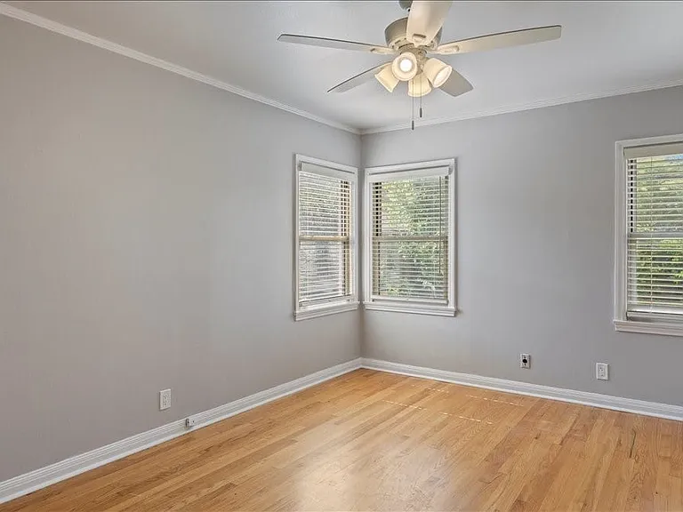 Second bedroom.