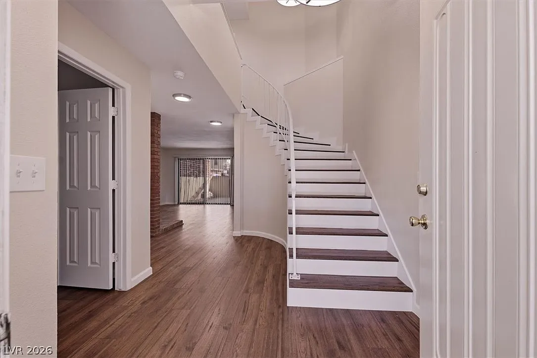 3 bed, 3.0 bath, 1488 sqft, $2,063 — Photo 3