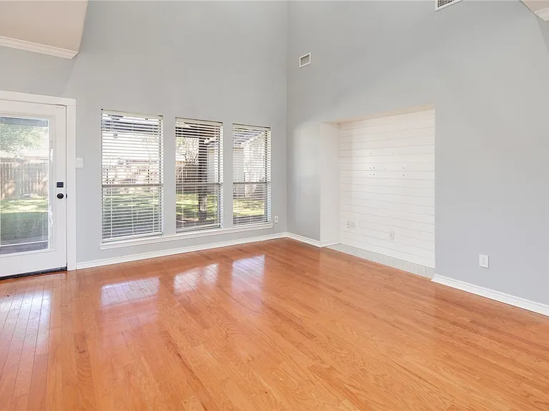 3715 Bridle Ct — Photo 3