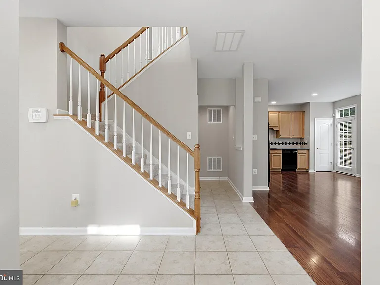 300 Kintyre Ln — Photo 5