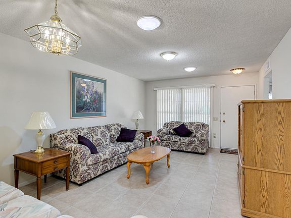 3rd image of 10561 W Palmeras Dr