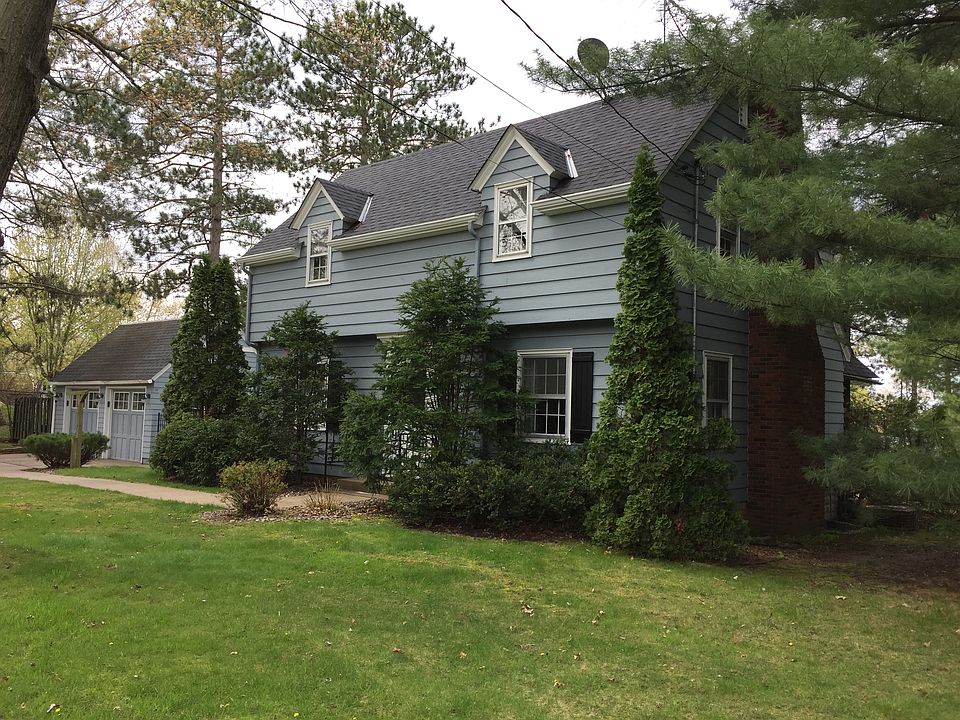 1st image of 918 Owens St N