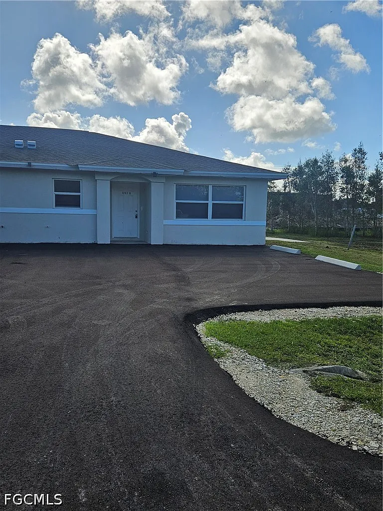 3 bed, 2.0 bath, 1083 sqft, $1,400 — Photo 1