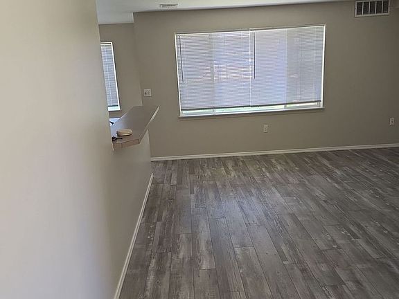 5th image of 2712 N Howard St #406