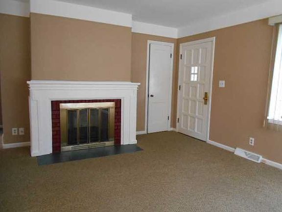 3rd image of 5432 Vineyard Dr
