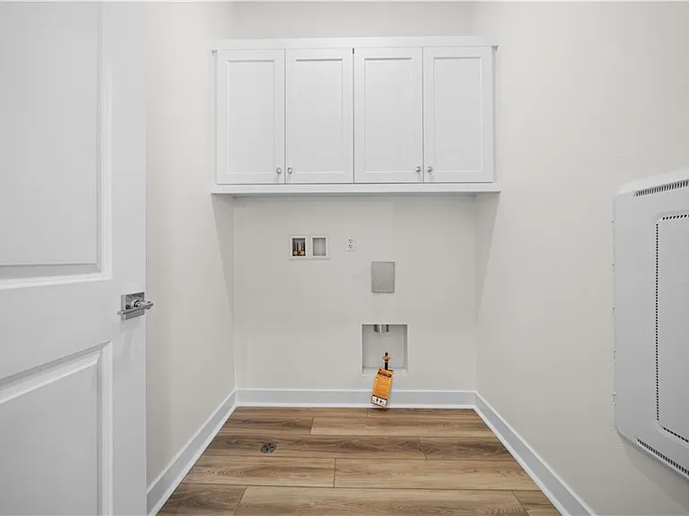 laundry room with wash and dryer(no show in picture)