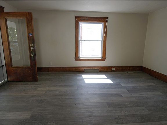 5th image of 3078 W 114th St