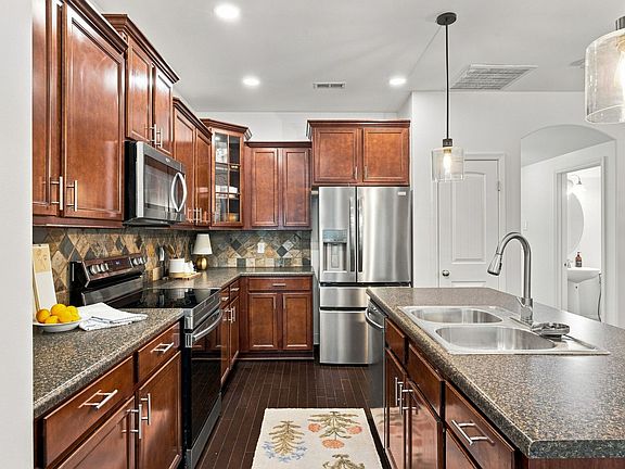 4th image of 429 Waterbrook Dr