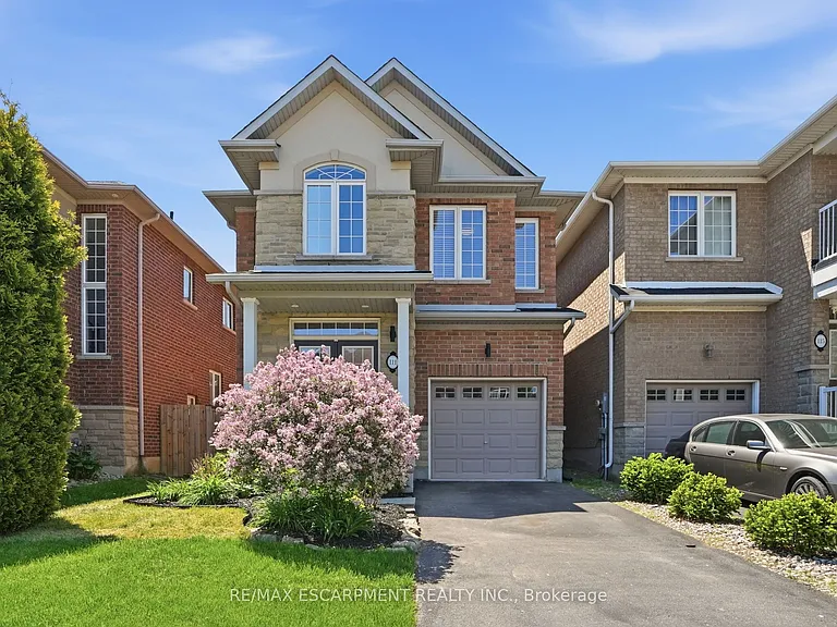 111 Greenstem Cres — Photo 1