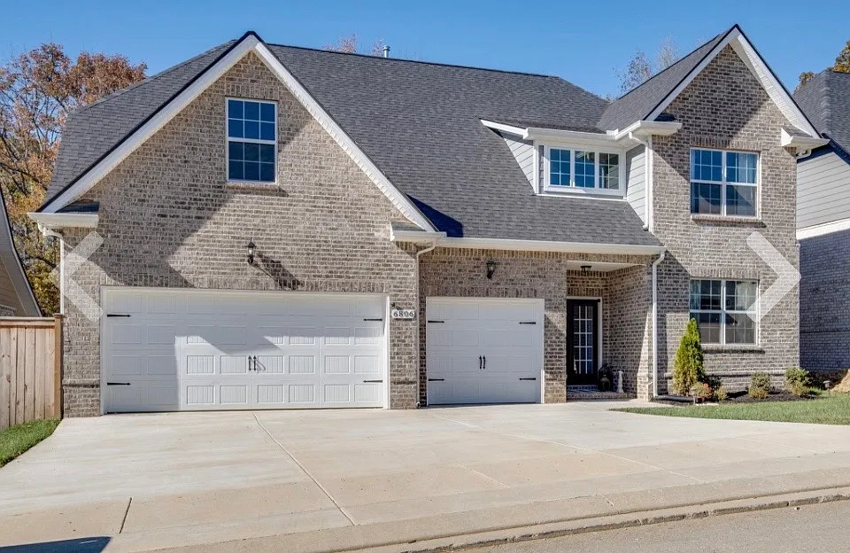 4 bed, 3.5 bath, 2690 sqft, $2,800 — Photo 1