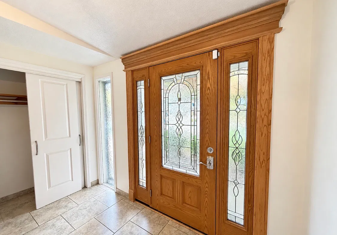 4 bed, 2294 sqft, $3,200 — Photo 3