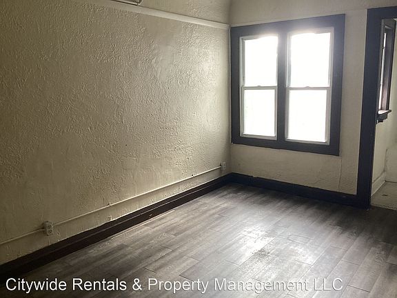 3rd image of 1324 W Vliet St #7