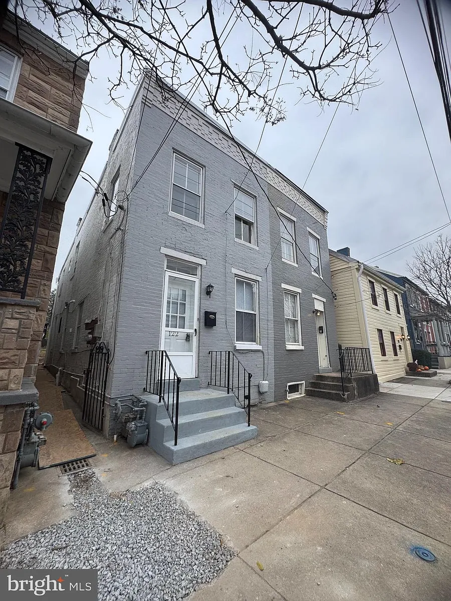 Building Photo - 122 W All Saints St
