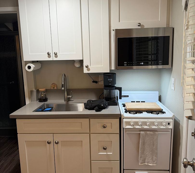 1st image of 374 Cypress Dr #12