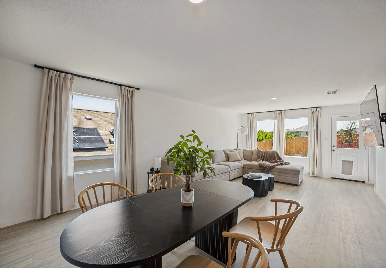 3 bed, 2.0 bath, 1402 sqft, $1,625 — Photo 4