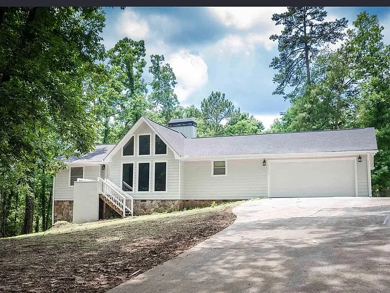 3255 Village Glen Trl — Photo 1