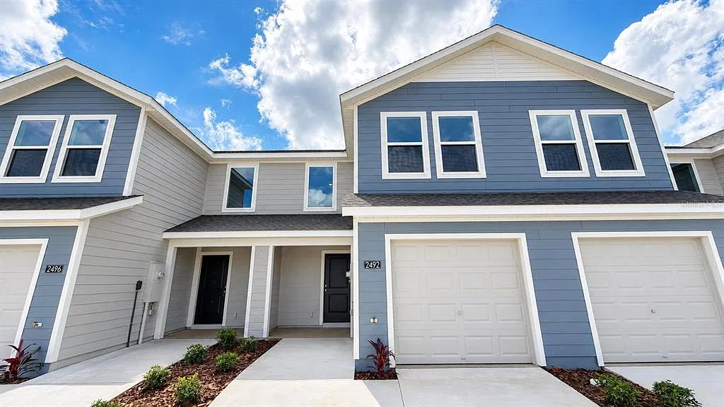 3 bed, 2.5 bath, 1386 sqft, $1,800 — Photo 1