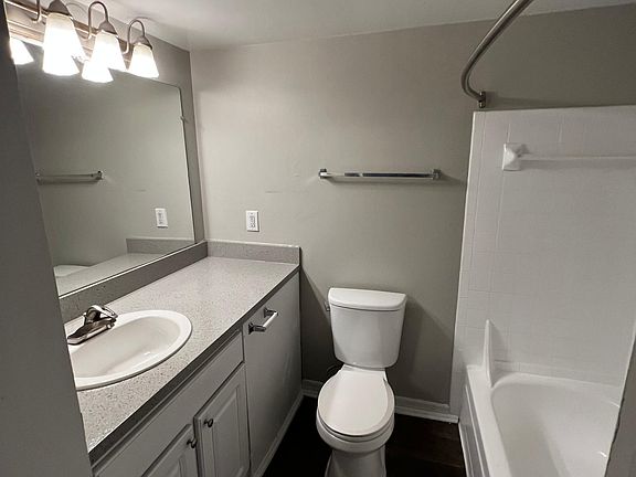 5th image of 224 Glades Cir Floor 224