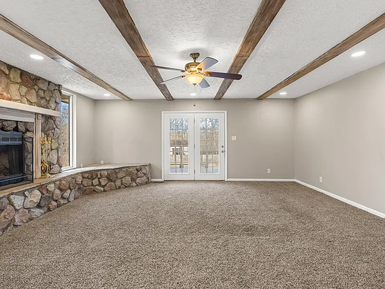 629 Ed Davis Rd — Photo 22