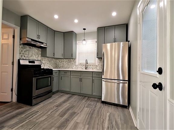 4th image of 662 E 160th Pl