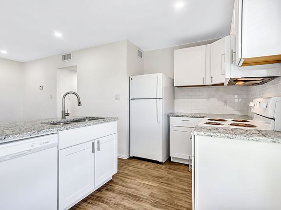 5th image of 901 Bessie St #105