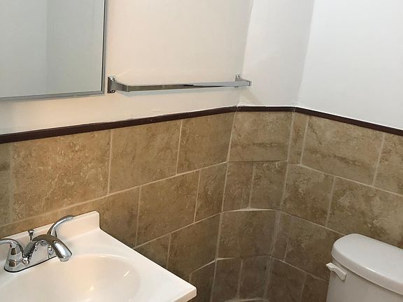 4th image of 1858 Lindley Ave APT C