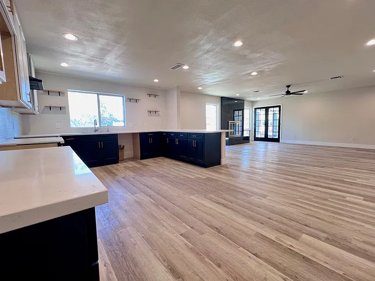 3145 Duneville St — Photo 3