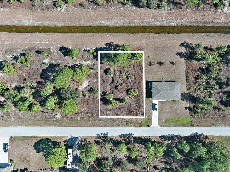 1st image of 943 Foxdale Ave