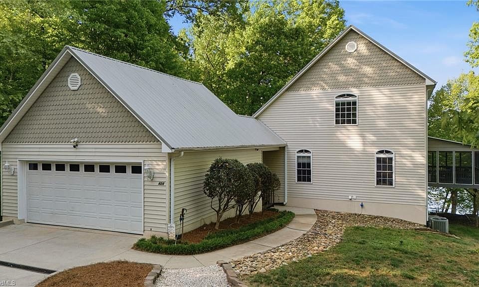 1st image of 424 Mountain Harbor Dr