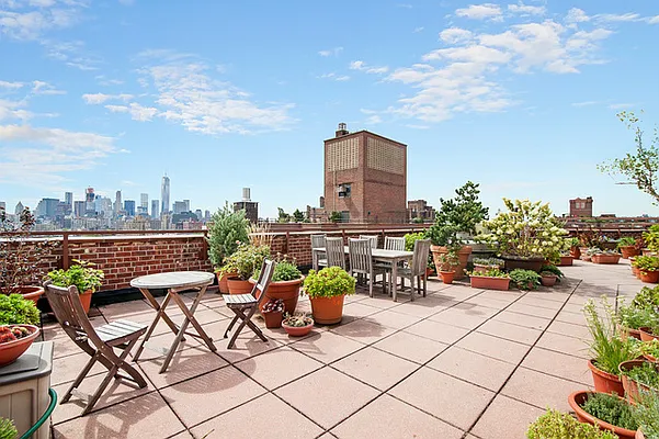 Sold by Compass | media 7