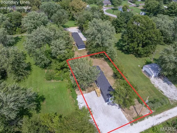 115 High St, Truxton, MO 63381