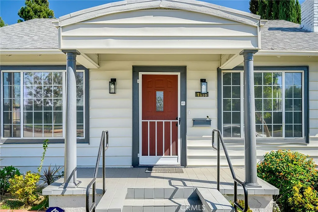 2 bed, 896 sqft, $3,400 — Photo 2