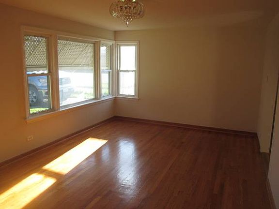 5th image of 9605 Richard Ave