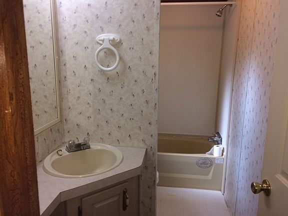 5th image of 288 Almond Ct