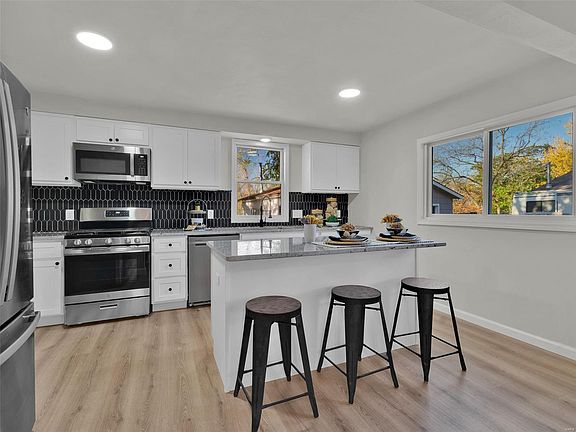 3rd image of 11130 Morrow Dr