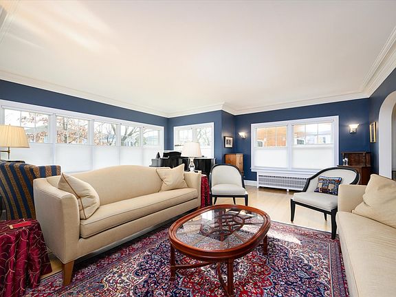 4th image of 1039 N Oak Park Ave