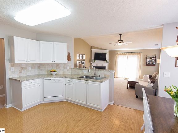 3rd image of 40 Brockmore Dr