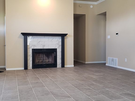 3809 Oak Valley 3 living rm (1)_06052019