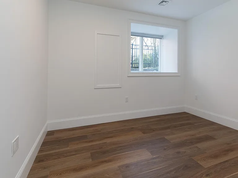143 E Cottage St #1 — Photo 14