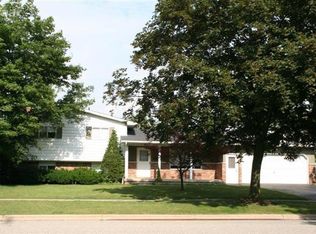 512 Ashwood Dr, Flushing, MI 48433