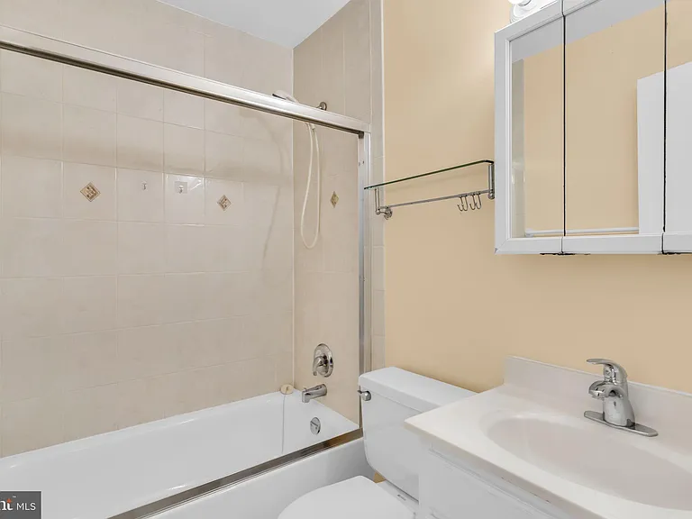 606 Northcliffe Dr — Photo 21