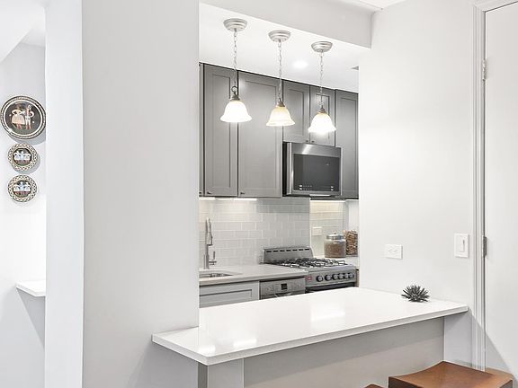 3rd image of 227 E 57th St APT 11B-11