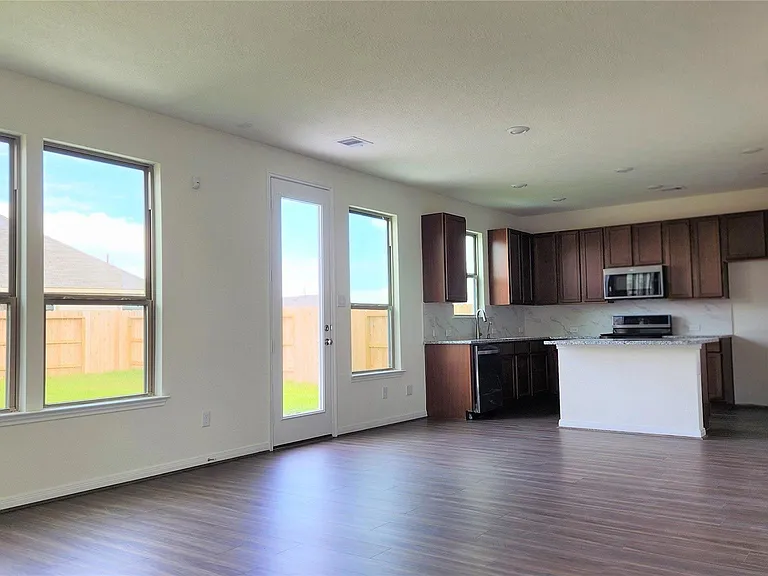 1235 Bryman Dr — Photo 2