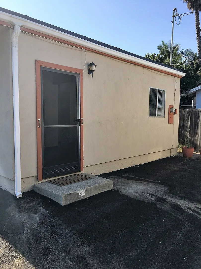 27 1/2 Magnolia Ave — Photo 2